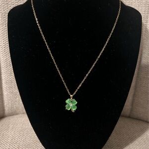 Elegant Green Clover Pendant Necklace